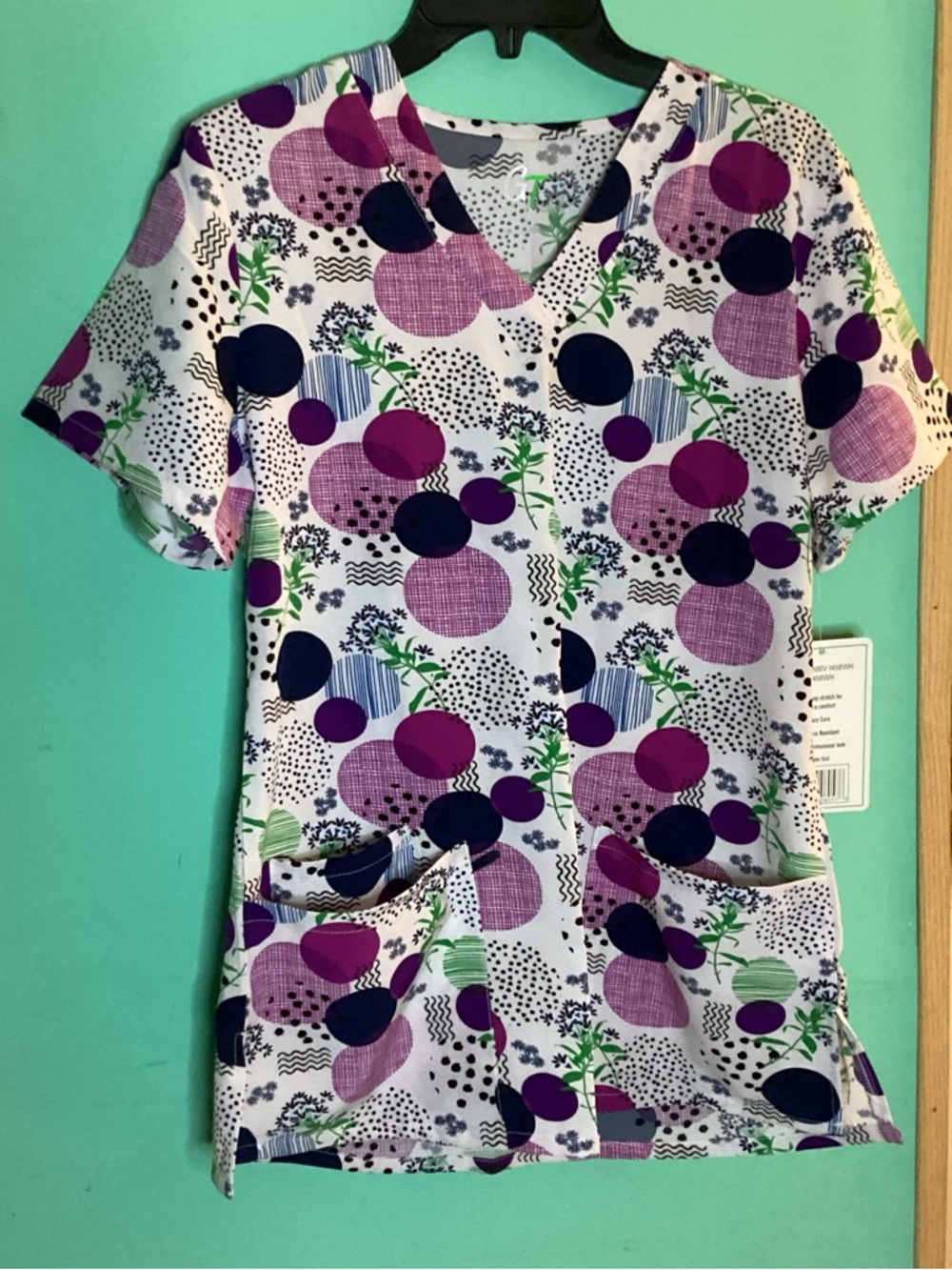 Green Town Performance NWT Women V-Neck Scrub Top Size Small